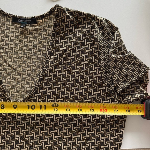 NWT Karen Kane Geometric Sparkly Brown Gold Short Sleeve V-Neck T-Shirt Top M - Picture 6 of 6